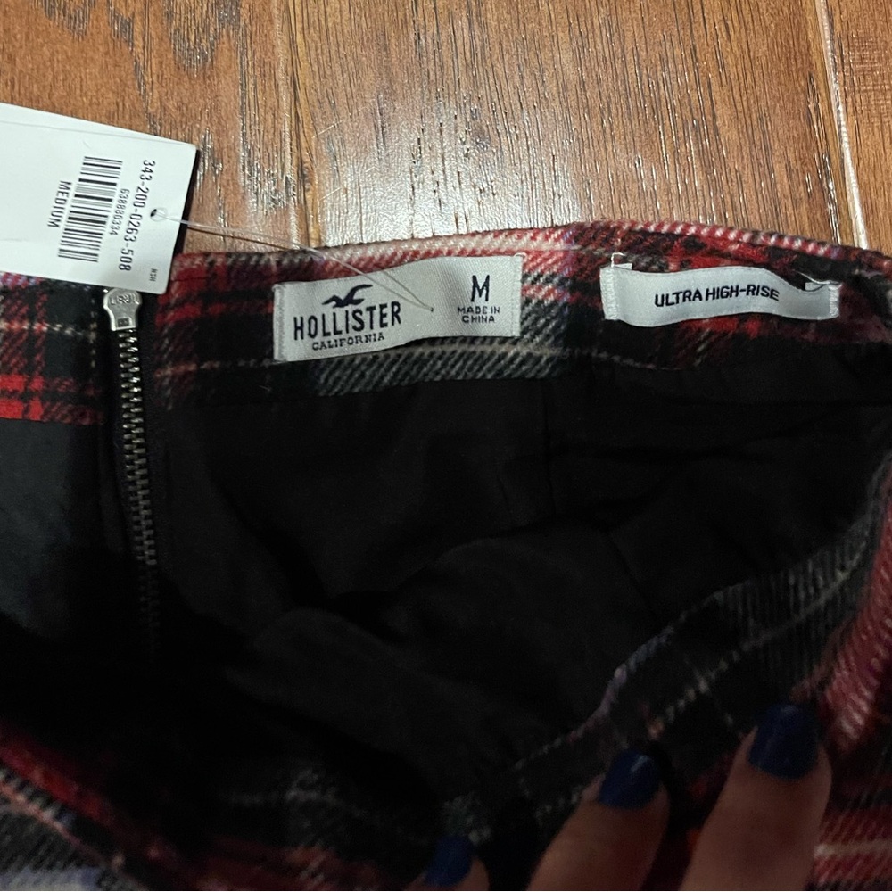 Hollister Plaid Mini Skirt in Black, White, and Pink - Picture 2 of 2